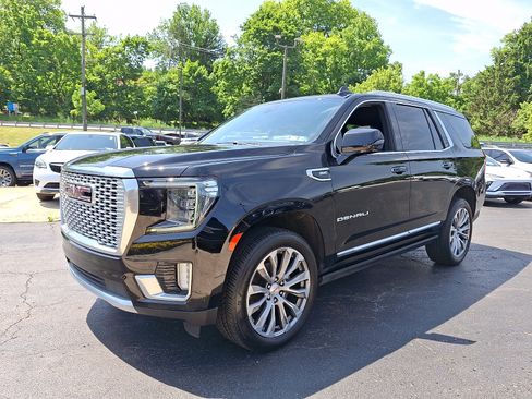 Used 2021 GMC Yukon Denali w/ Denali Premium Package AWD/4WD image 3