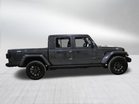Used 2025 Jeep Gladiator Sport image 8