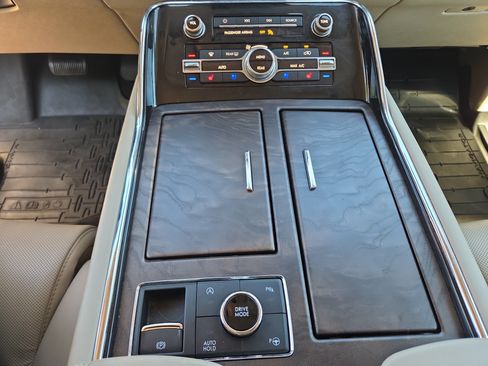 Used 2021 Lincoln Navigator L Reserve w/ Luxury Package AWD/4WD image 31