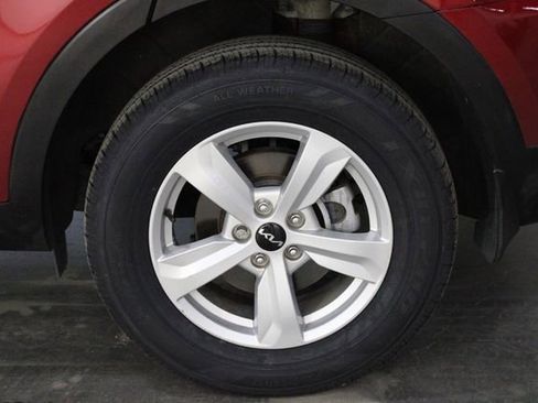 Used 2022 Kia Sorento LX image 40