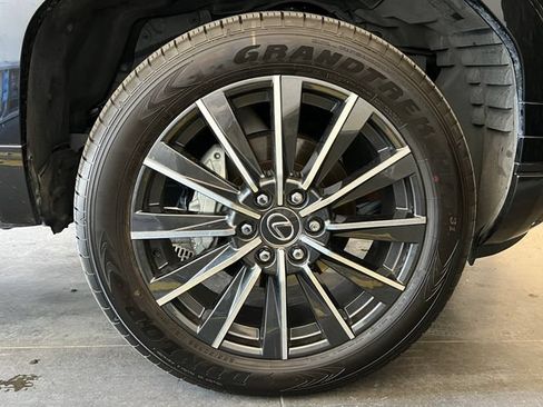 Used 2025 Lexus GX 550 w/ Accessory Package (2T) AWD/4WD image 12