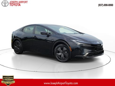 Used 2025 Toyota Prius LE FWD image 1