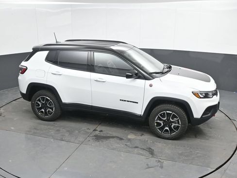 New 2026 Jeep Compass Trailhawk AWD/4WD image 39