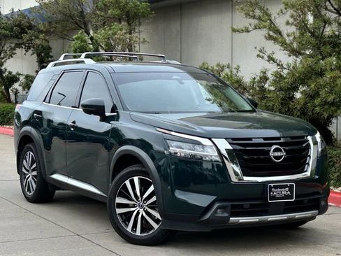 Used 2022 Nissan Pathfinder Platinum w/ Cargo Package FWD image 2