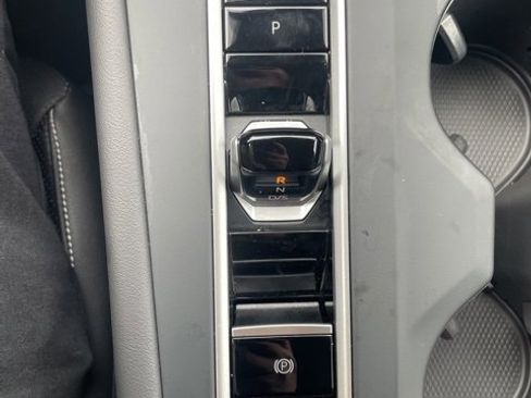 Certified 2025 Volkswagen Atlas SE image 21