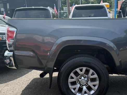 Used 2017 Toyota Tacoma SR5 w/ Tow Package AWD/4WD image 12