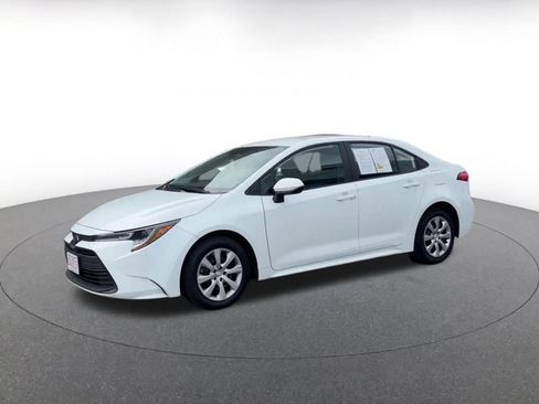 Used 2025 Toyota Corolla LE image 8