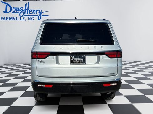 Used 2024 Jeep Wagoneer Series III AWD/4WD image 4