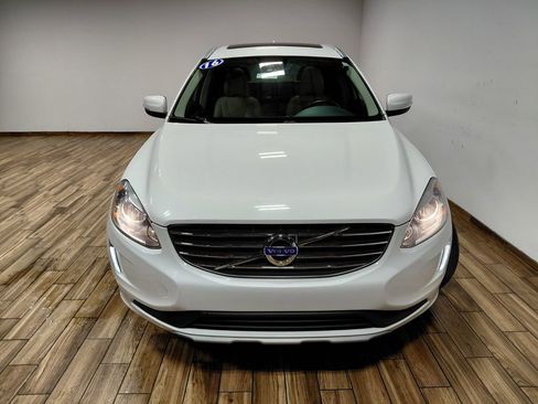 Used 2016 Volvo XC60 T6 w/ Proximity Package AWD/4WD image 16