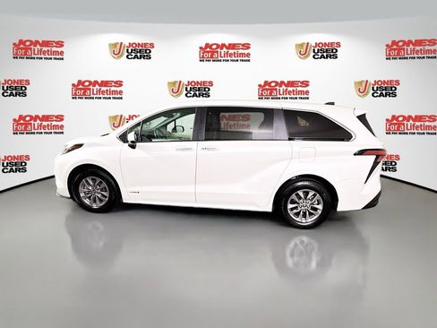 Certified 2021 Toyota Sienna XLE FWD image 15
