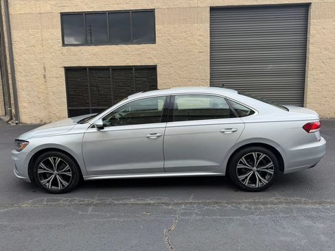 Used 2020 Volkswagen Passat 2.0T SEL FWD image 3