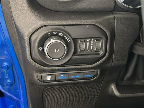 Used 2022 Jeep Wrangler Unlimited Rubicon 4xe w/ Cold Weather Group AWD/4WD image 19