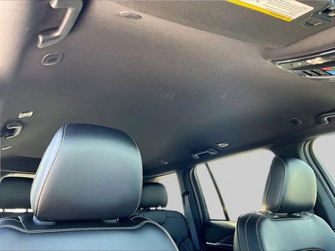 Used 2024 Jeep Grand Cherokee Limited w/ Black Appearance Package image 17