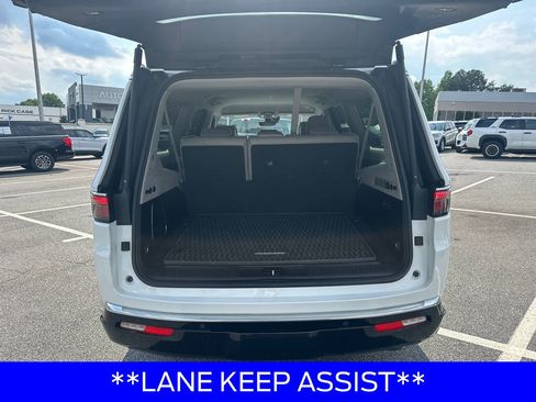 Used 2024 Jeep Wagoneer L Series II w/ Flexible Seating Group RWD image 18