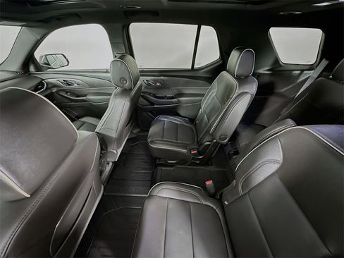 Used 2023 Chevrolet Traverse Premier image 24