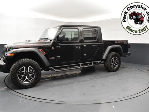 Used 2024 Jeep Gladiator Rubicon w/ Technology Group AWD/4WD image 6