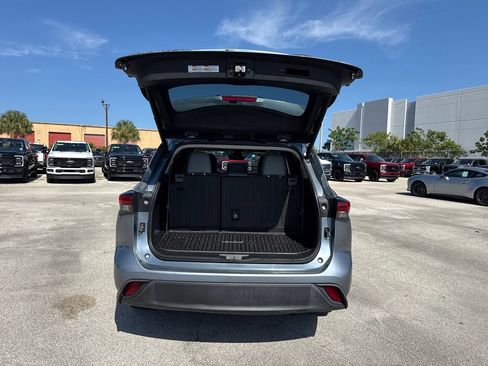 Used 2021 Toyota Highlander XLE FWD image 31