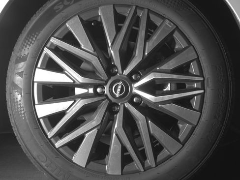 Used 2025 Nissan Altima 2.5 SV FWD image 13