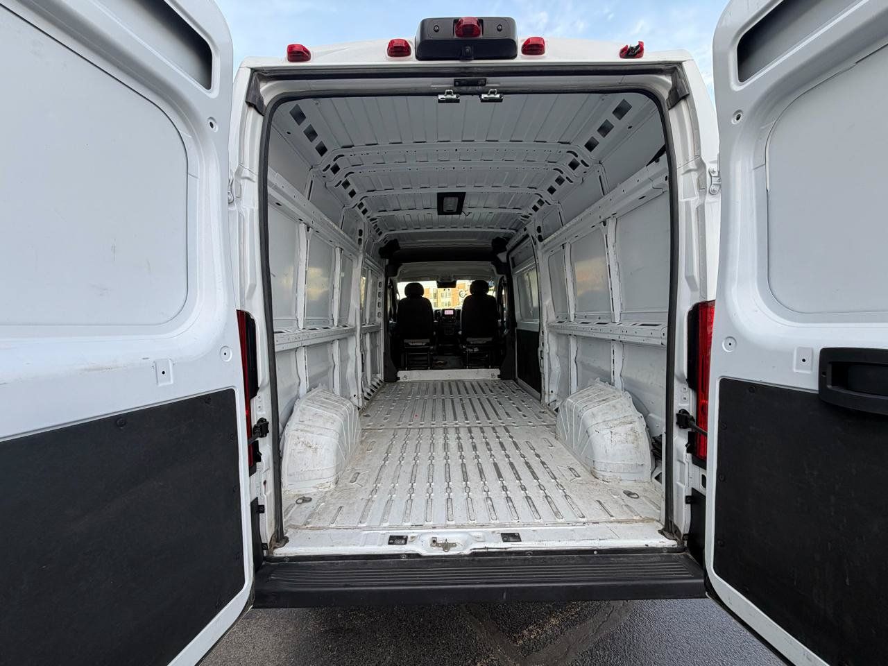 Used 2024 RAM ProMaster 2500 w/ Convenience Group FWD image 11