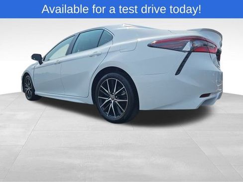 Used 2024 Toyota Camry SE FWD image 3