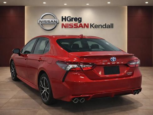 Used 2023 Toyota Camry SE FWD image 2