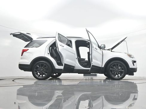 Used 2018 Ford Explorer XLT w/ Equipment Group 202A FWD image 39