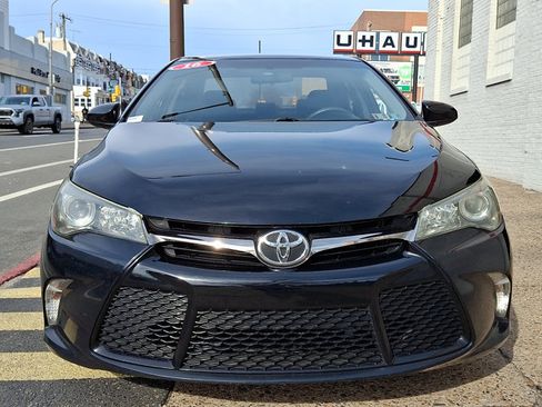 Used 2016 Toyota Camry SE image 2