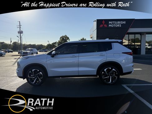 New 2025 Mitsubishi Outlander SE image 6