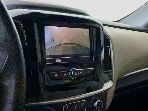 Used 2022 Chevrolet Traverse LS FWD image 19