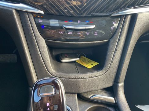 Used 2025 Cadillac XT6 Premium Luxury image 32