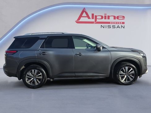 Used 2024 Nissan Pathfinder SL image 6