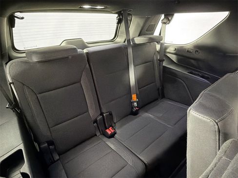 Used 2024 GMC Yukon SLE image 25