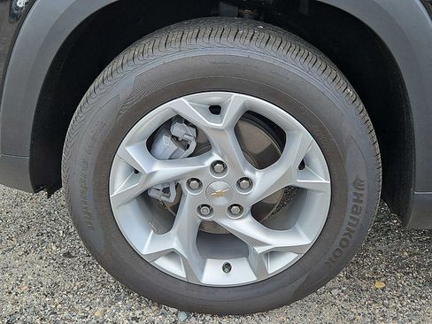 Used 2025 Chevrolet Trax LS w/ LS Convenience Package FWD image 8