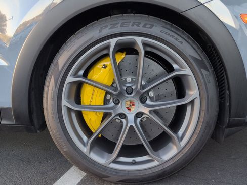 Certified 2025 Porsche Cayenne Turbo GT image 13