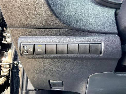Used 2025 Toyota Corolla SE FWD image 33