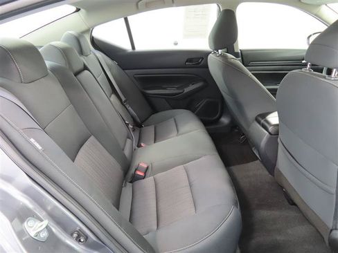 Used 2025 Nissan Altima 2.5 SV FWD image 28