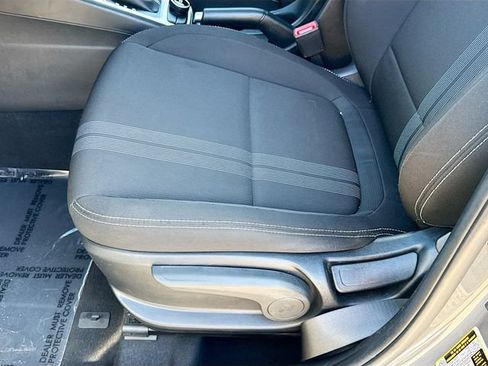 Used 2025 Hyundai Venue SEL FWD image 18