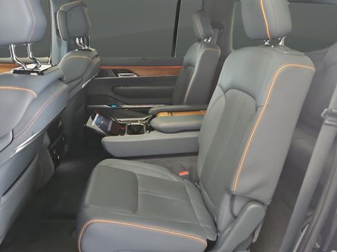 Used 2022 Jeep Grand Wagoneer Series II AWD/4WD image 23
