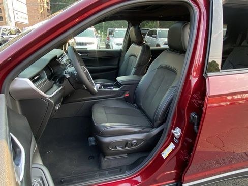 New 2025 Jeep Grand Cherokee L Altitude image 18