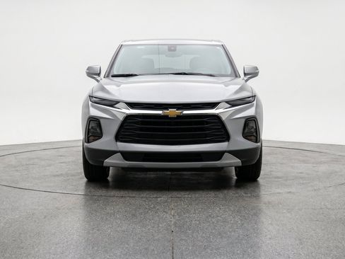 Used 2025 Chevrolet Blazer LT FWD image 2
