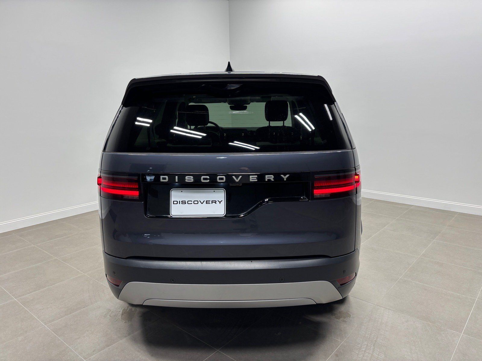 New 2025 Land Rover Discovery S AWD/4WD image 8