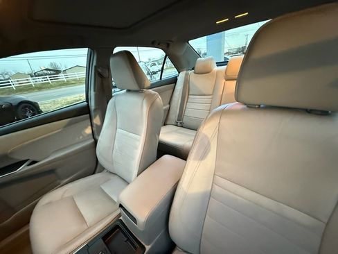 Used 2015 Toyota Camry XLE image 13