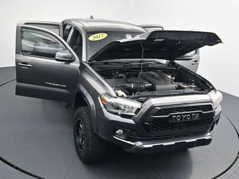 Used 2017 Toyota Tacoma TRD Sport AWD/4WD image 36