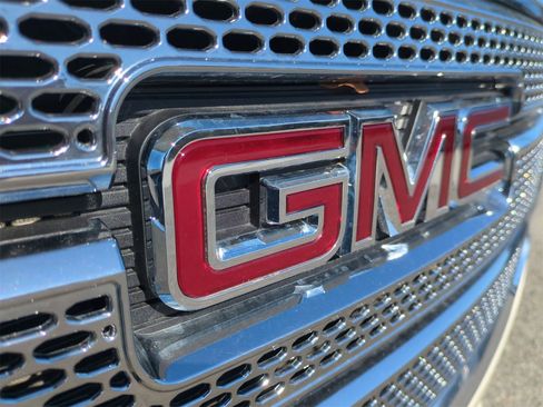 Used 2015 GMC Acadia Denali image 32