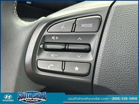 Certified 2025 Hyundai Venue SEL FWD image 22