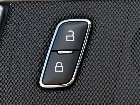 Used 2023 Ford Explorer XLT w/ Equipment Group 202A RWD image 16