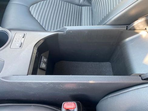 Used 2023 Toyota Camry SE image 12