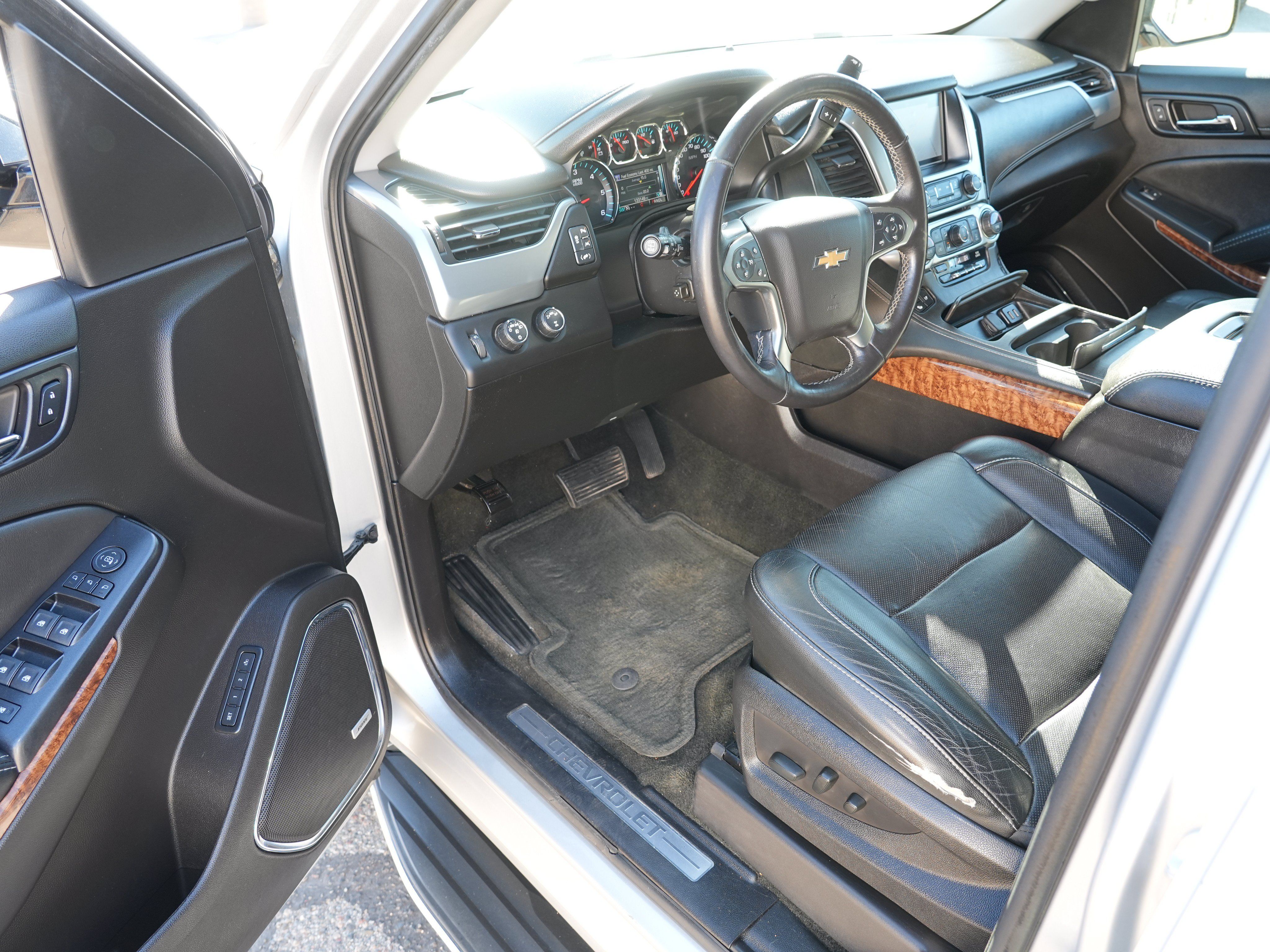 Used 2017 Chevrolet Suburban Premier AWD/4WD image 15