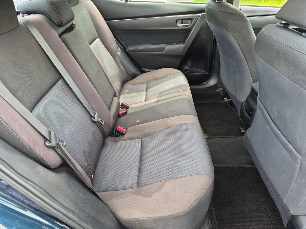 Used 2018 Toyota Corolla LE FWD image 29