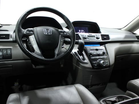 Used 2013 Honda Odyssey Touring image 2